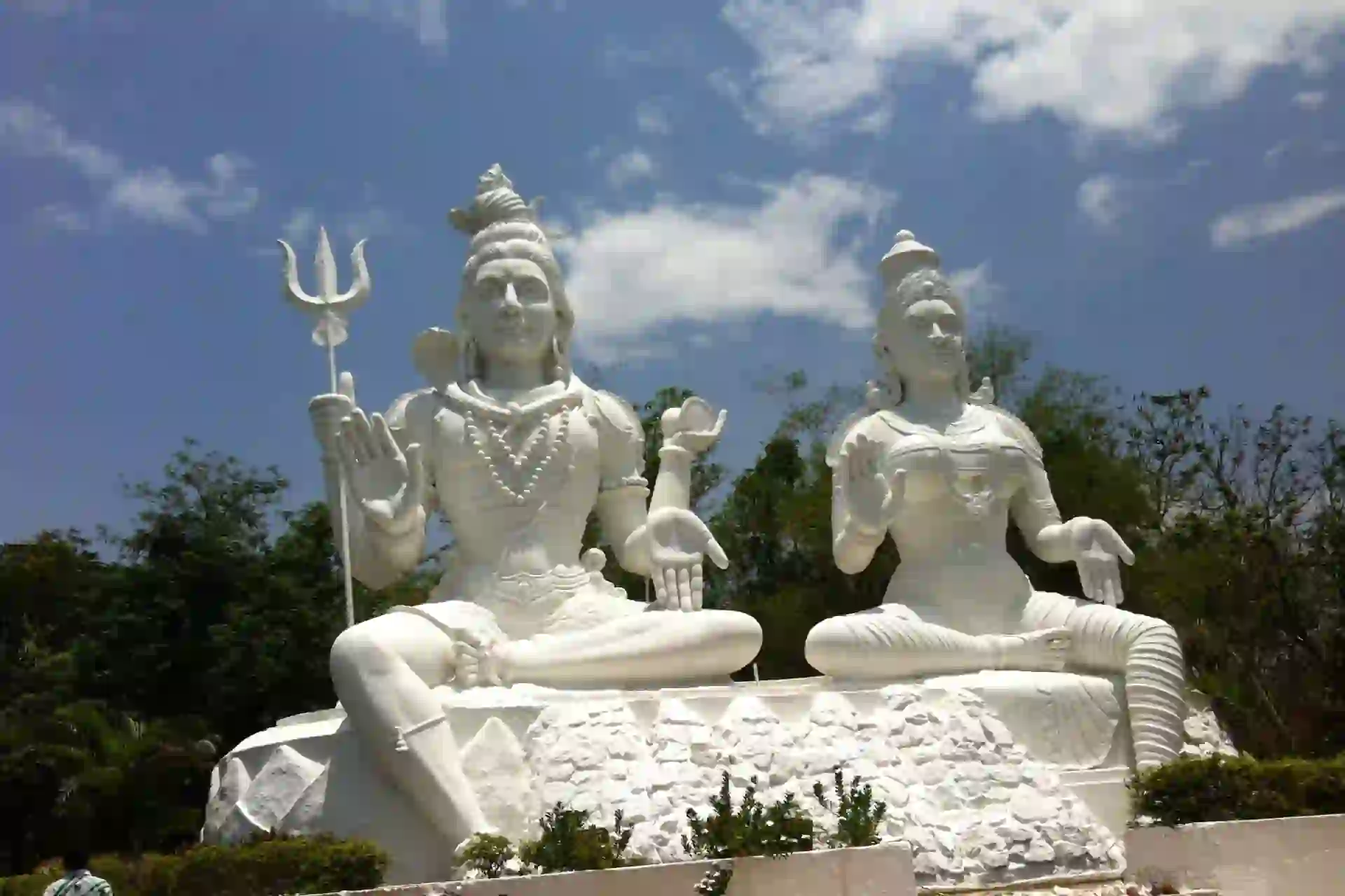 kailasagiri park statue of shiva and goddess parvati